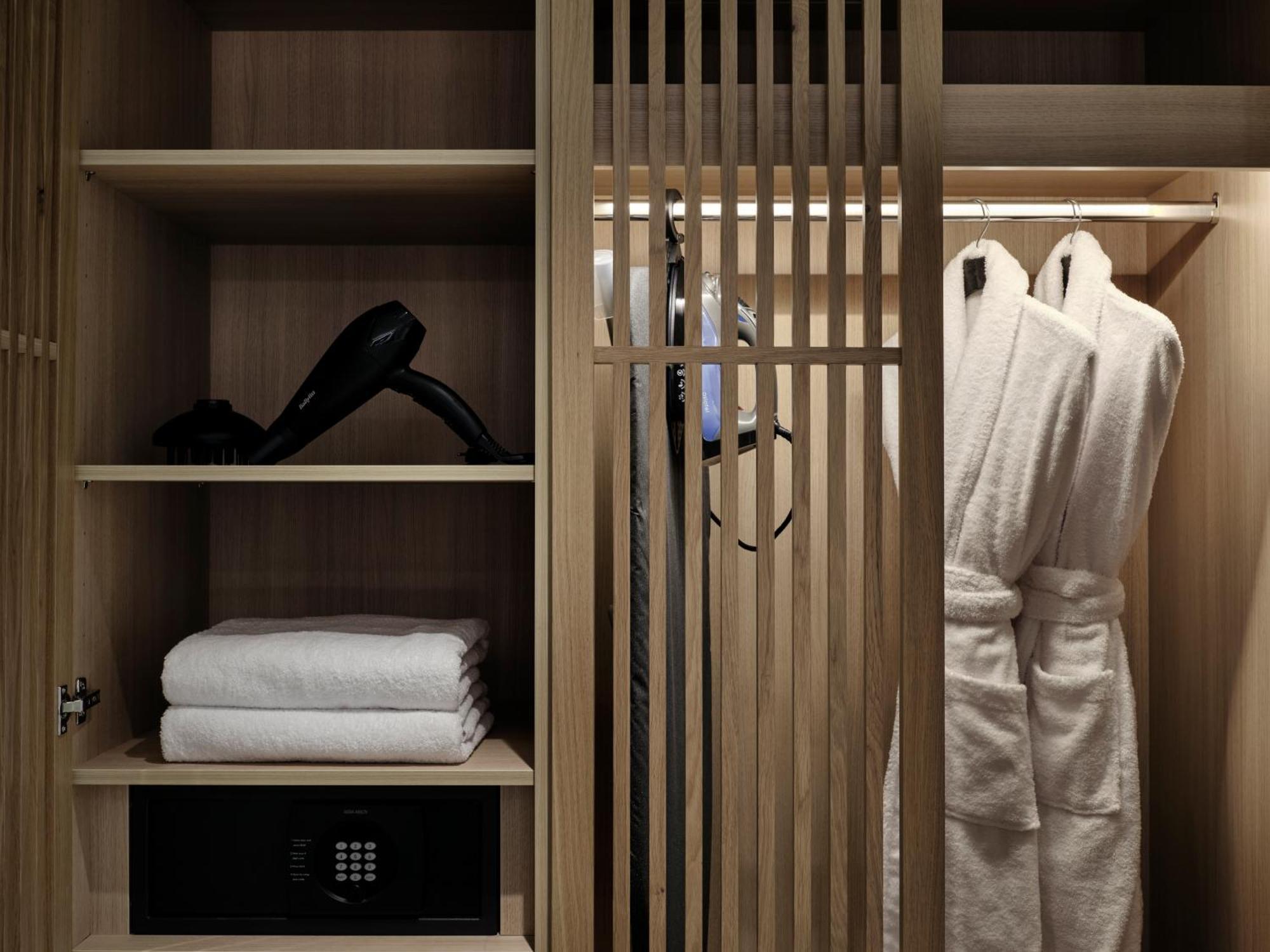 Chambre Lit King-Size Premium avec Canapé-Lit